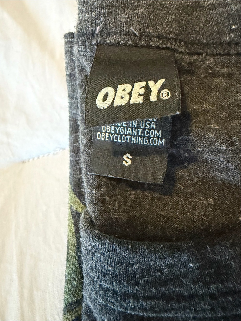 OBEY Vintage Y2K Limited Edition T-shirt - Picture 3 of 4